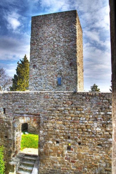 La Torre medievale del Castello di Petroia